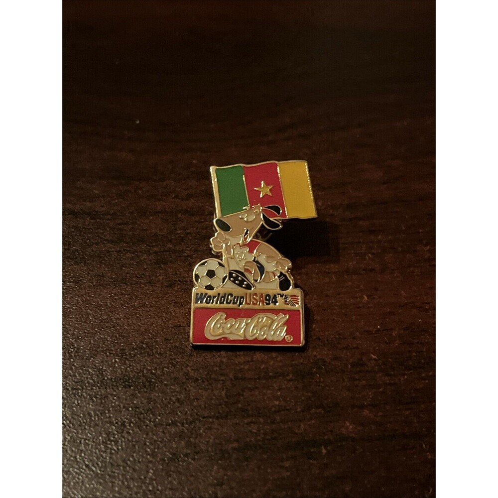 1994 USA World Cup Coca-Cola Stryker Dog Mascot Cameroon Flag Lapel Hat Pin